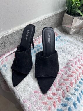 Cape Robbin Black Pointed-Toe Suede Mule Heels